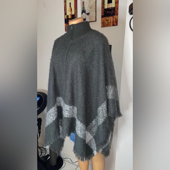 EUC Gray poncho Cape with zipper, great for chilly weather turtleneck ONE SIZE - Picture 13 of 16